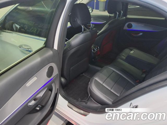 Mercedes-Benz E-Class 2019 — photo 12
