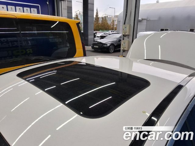 Mercedes-Benz E-Class 2019 — photo 13