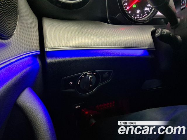 Mercedes-Benz E-Class 2019 — photo 15