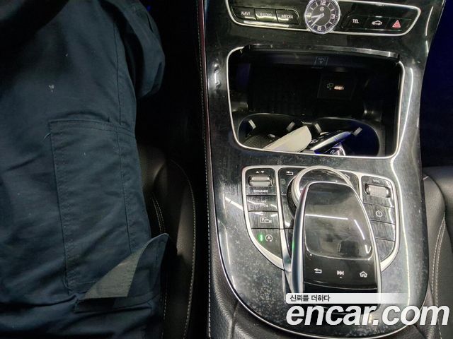 Mercedes-Benz E-Class 2019 — photo 16