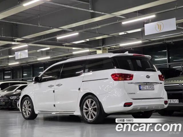 Kia Canival 2020 — photo 2