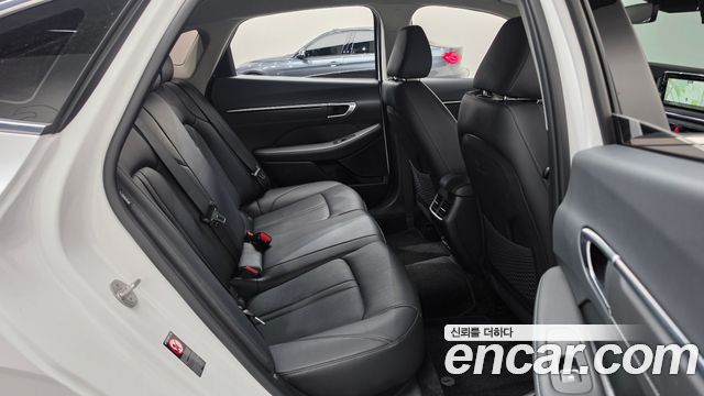 Hyundai Sonata 2023 — photo 17