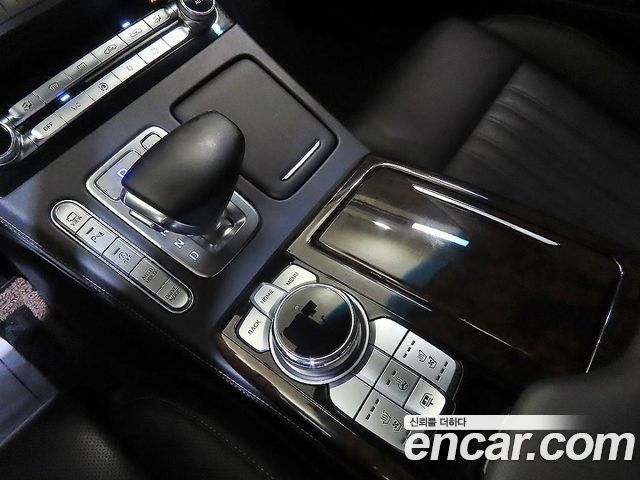 Genesis G90 2019 — photo 12