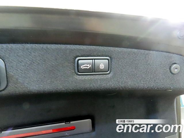 Genesis G90 2019 — photo 17