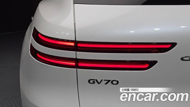 Genesis GV70 2025 — photo 9
