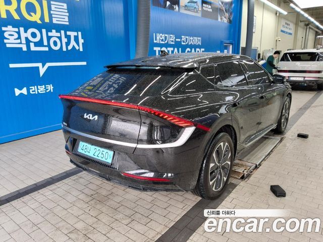 Kia EV6 2023 — photo 2