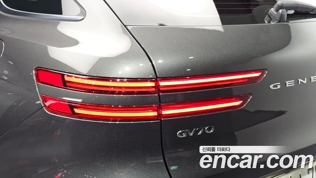Genesis GV70 2025 — photo 9