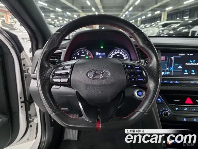 Hyundai AVANTE 2018 — photo 8