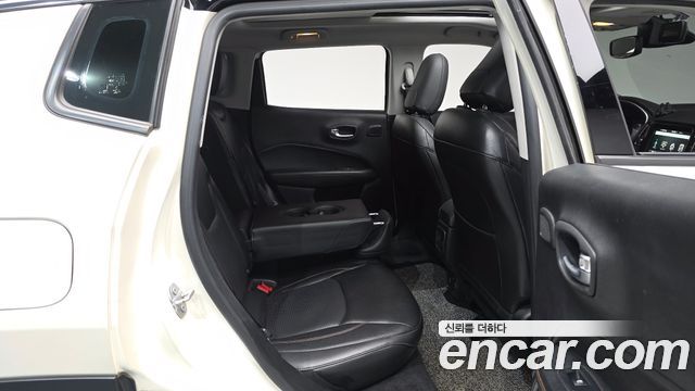 Jeep Compass 2018 — photo 17