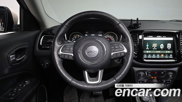 Jeep Compass 2018 — photo 19