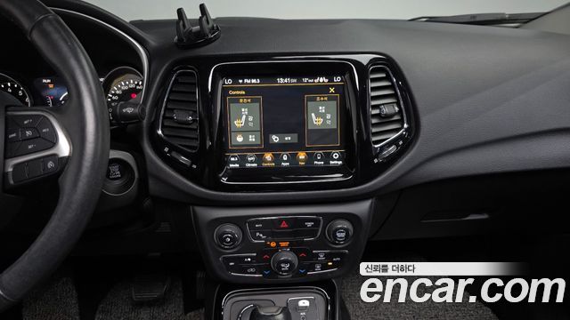 Jeep Compass 2018 — photo 20
