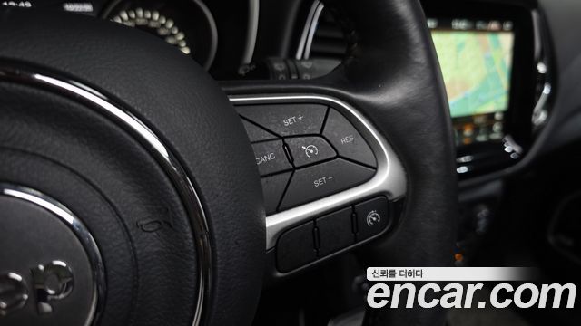 Jeep Compass 2018 — photo 24