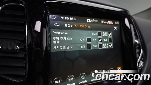 Jeep Compass 2018 — photo 25