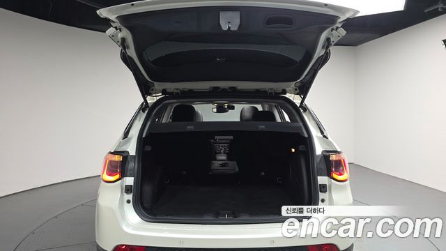 Jeep Compass 2018 — photo 26