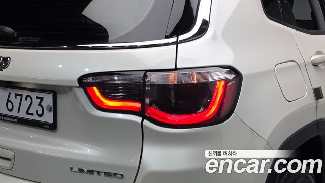 Jeep Compass 2018 — photo 9