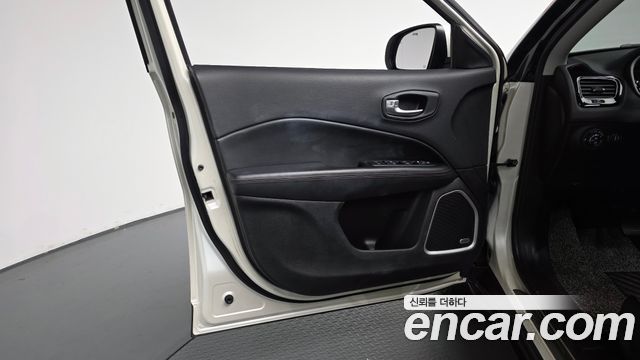 Jeep Compass 2018 — photo 14
