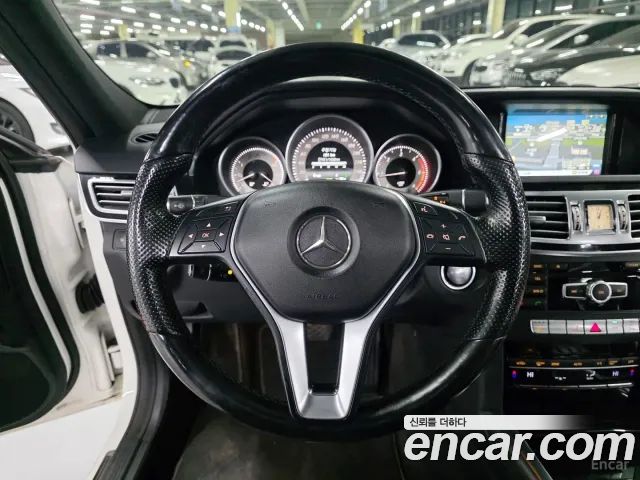 Mercedes-Benz E-Class 2014 — photo 8