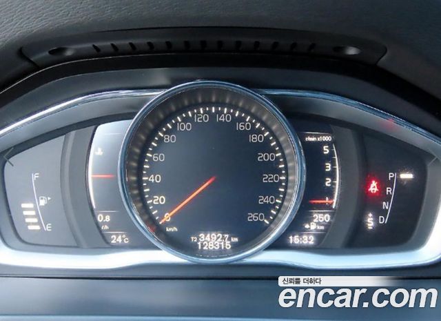 Volvo S60 2017 — photo 9