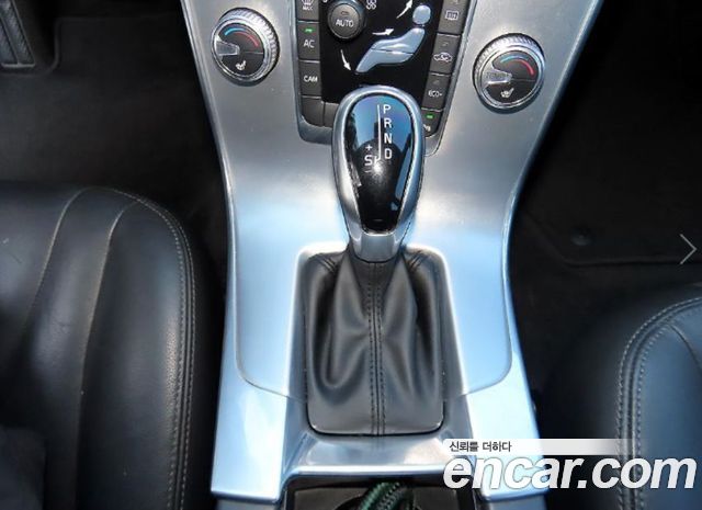Volvo S60 2017 — photo 10