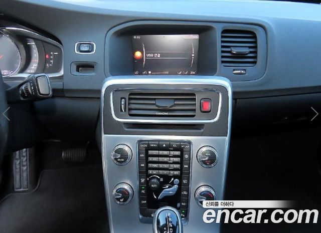 Volvo S60 2017 — photo 13