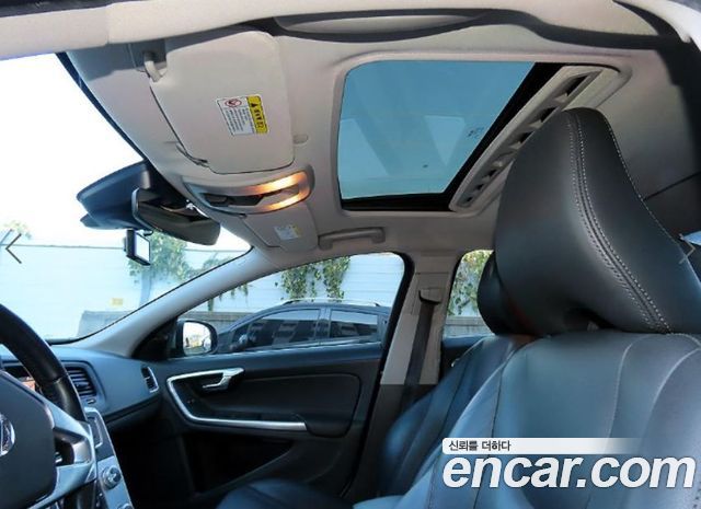 Volvo S60 2017 — photo 18