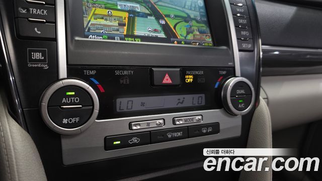 Toyota Camry 2012 — photo 17