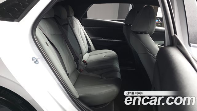 Hyundai AVANTE 2025 — photo 18
