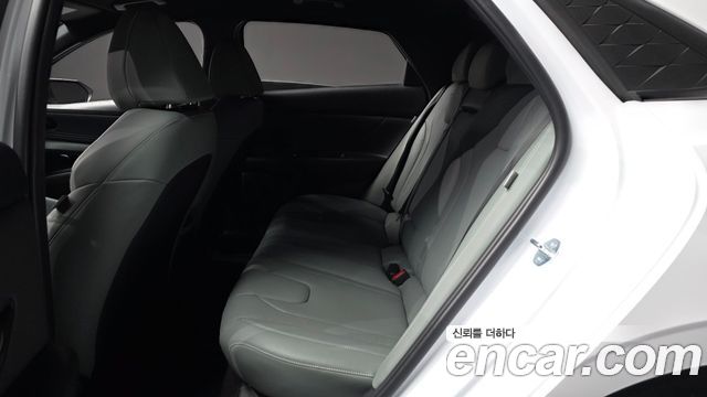Hyundai AVANTE 2025 — photo 16