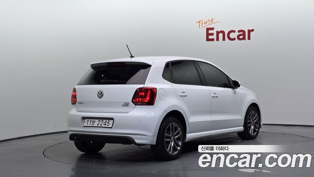 Volkswagen Polo 2015 — photo 2