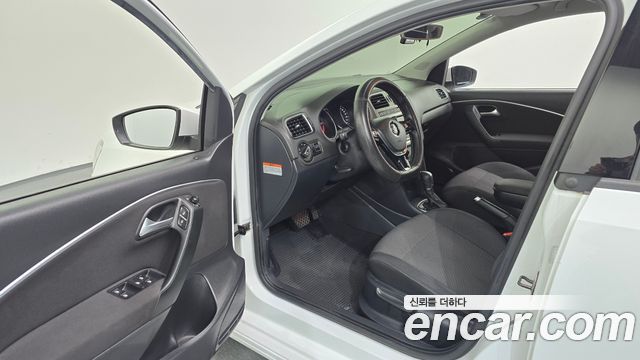 Volkswagen Polo 2015 — photo 10