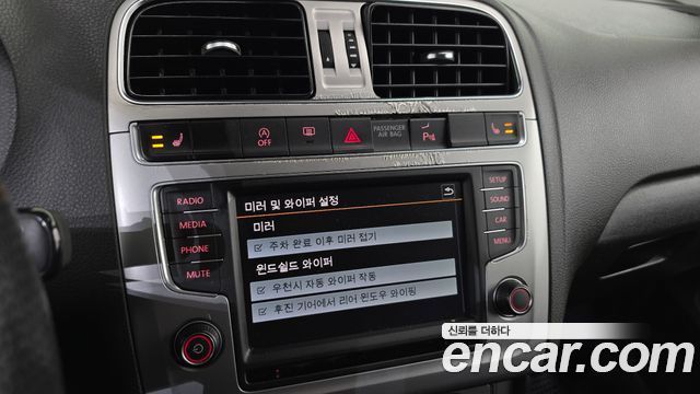 Volkswagen Polo 2015 — photo 12