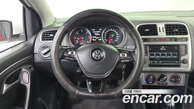 Volkswagen Polo 2015 — photo 13