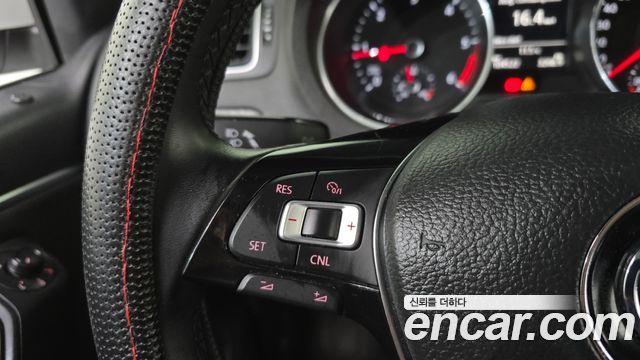 Volkswagen Polo 2015 — photo 16