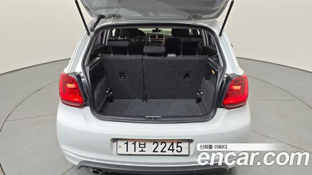 Volkswagen Polo 2015 — photo 17