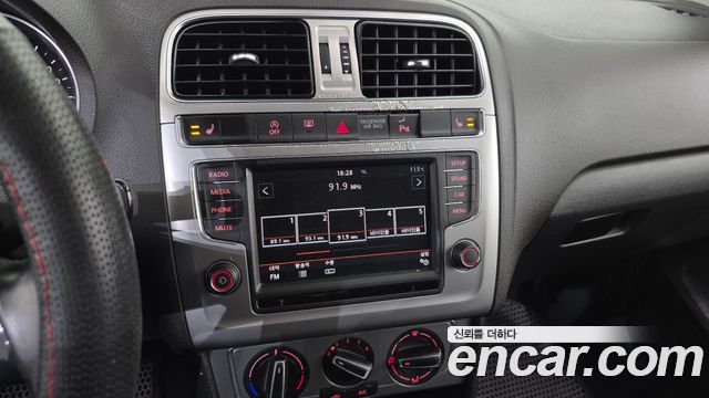 Volkswagen Polo 2015 — photo 19