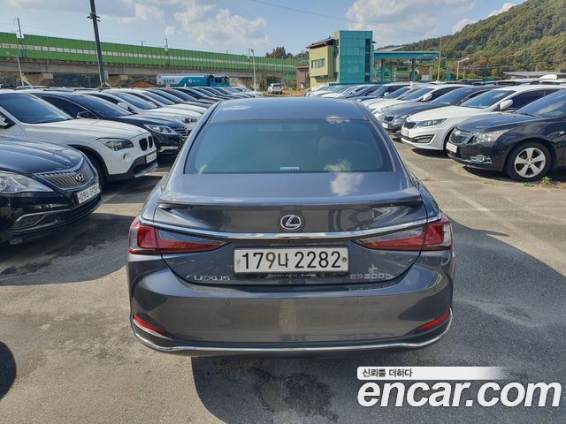 Lexus ES 2022 — photo 4