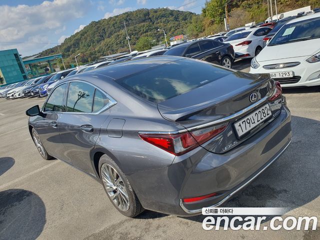 Lexus ES 2022 — photo 5