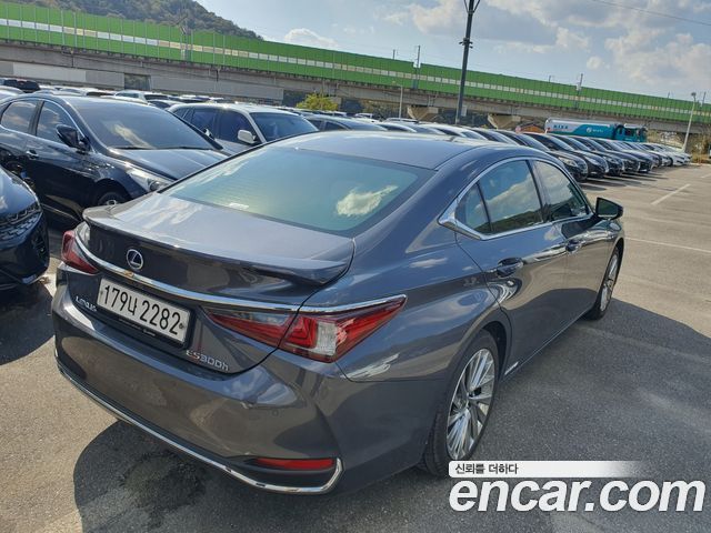 Lexus ES 2022 — photo 6