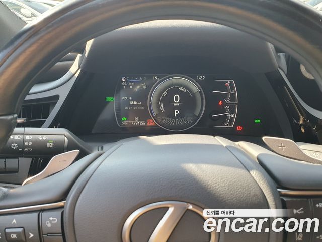 Lexus ES 2022 — photo 8