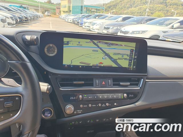 Lexus ES 2022 — photo 9