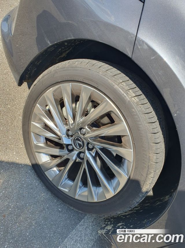 Lexus ES 2022 — photo 13