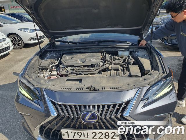 Lexus ES 2022 — photo 17