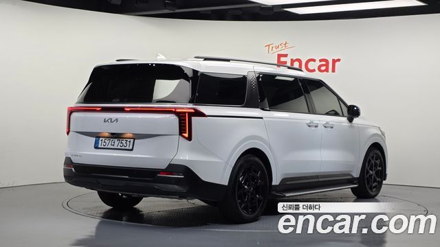 Kia Canival 2025 — photo 2