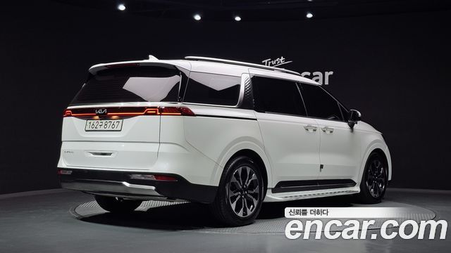 Kia Canival 2023 — photo 2
