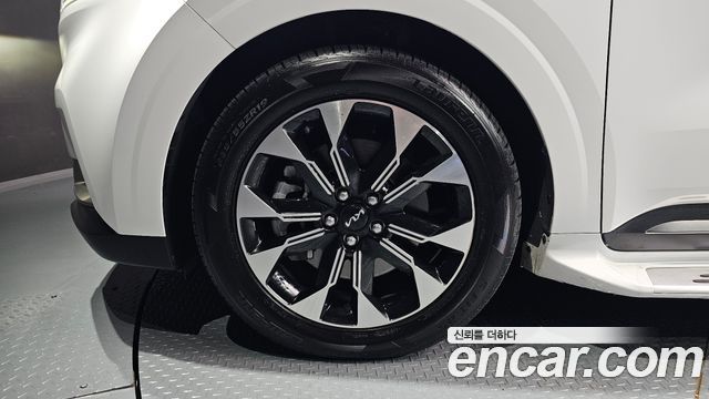 Kia Canival 2023 — photo 5