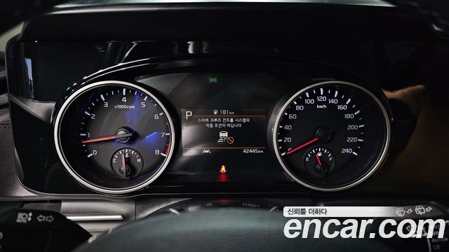 Kia Canival 2023 — photo 11