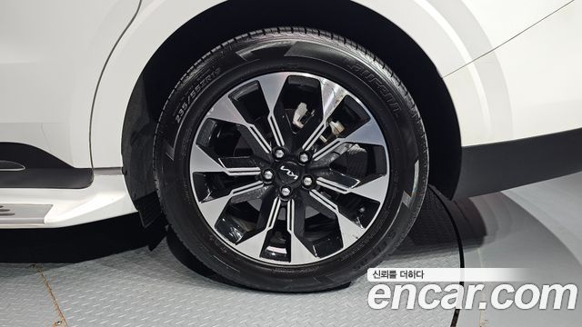 Kia Canival 2023 — photo 7