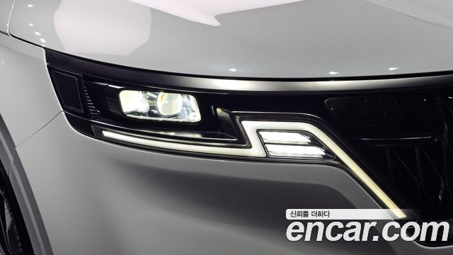 Kia Canival 2023 — photo 8