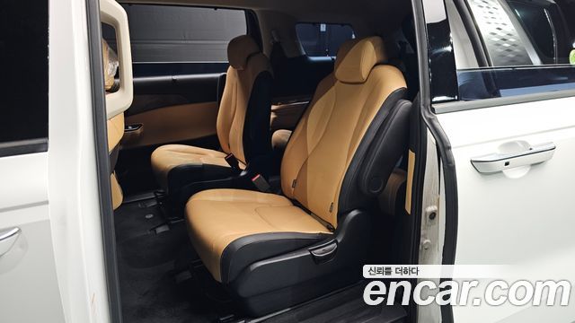 Kia Canival 2023 — photo 16