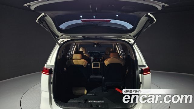 Kia Canival 2023 — photo 34
